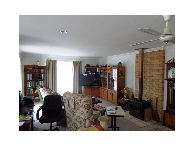 22 Kent St, Torbanlea QLD 4662