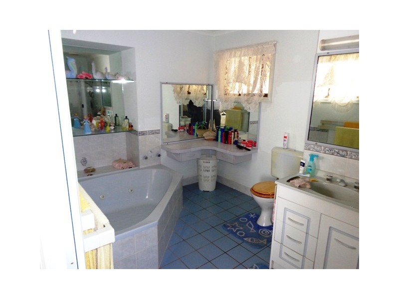 22 Kent St, Torbanlea QLD 4662