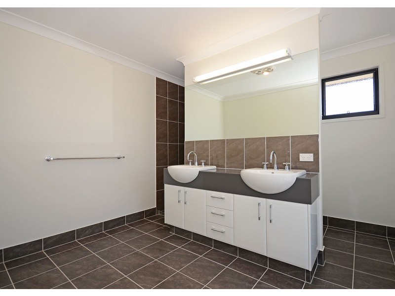 53 Barramundi Dr, Burrum Heads QLD 4659