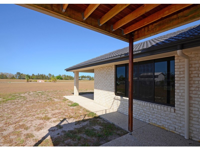 53 Barramundi Dr, Burrum Heads QLD 4659