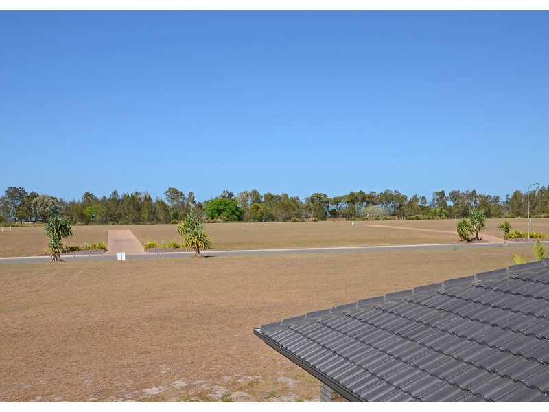 53 Barramundi Dr, Burrum Heads QLD 4659