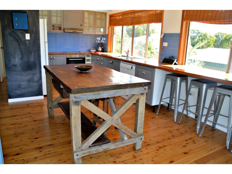 48 Beach Drive, Burrum Heads QLD 4659