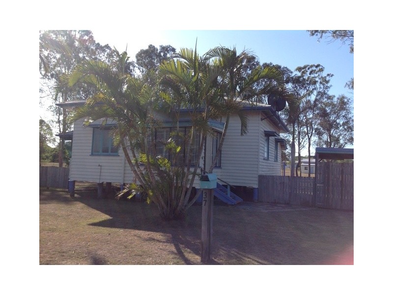 37 East Street, Howard QLD 4659