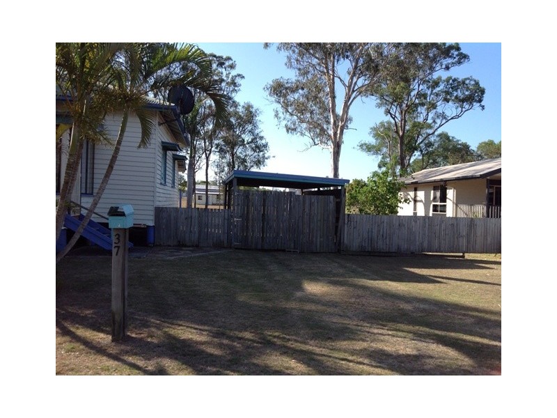 37 East Street, Howard QLD 4659