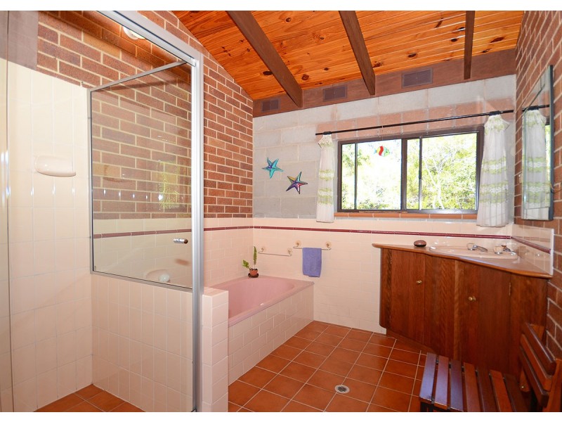 15 Island Close, Pacific Haven QLD 4659