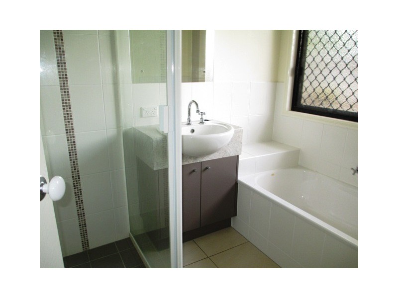 5 Annie St, Howard QLD 4659