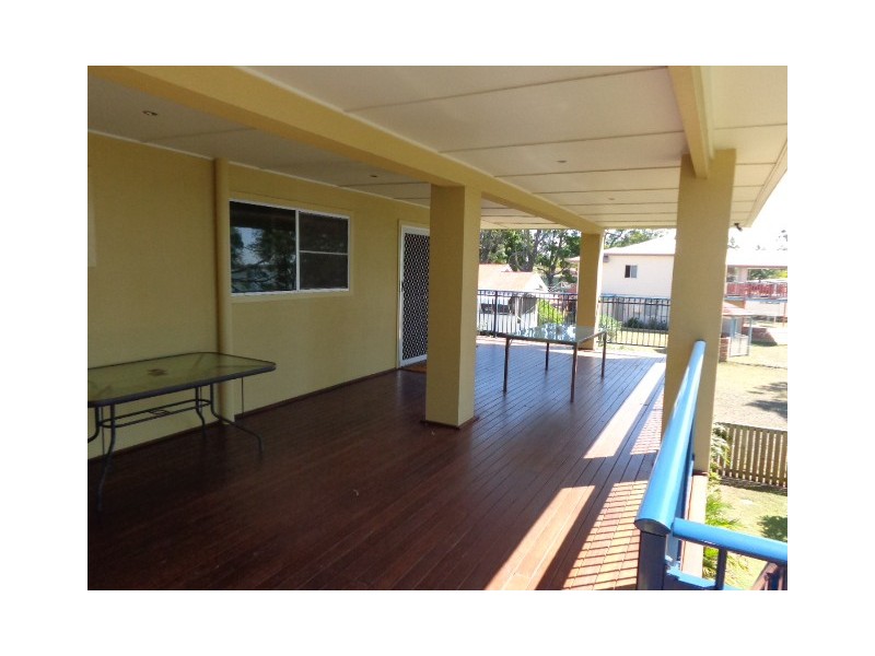 34 Burrum St, Burrum Heads QLD 4659