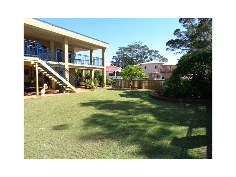 34 Burrum St, Burrum Heads QLD 4659