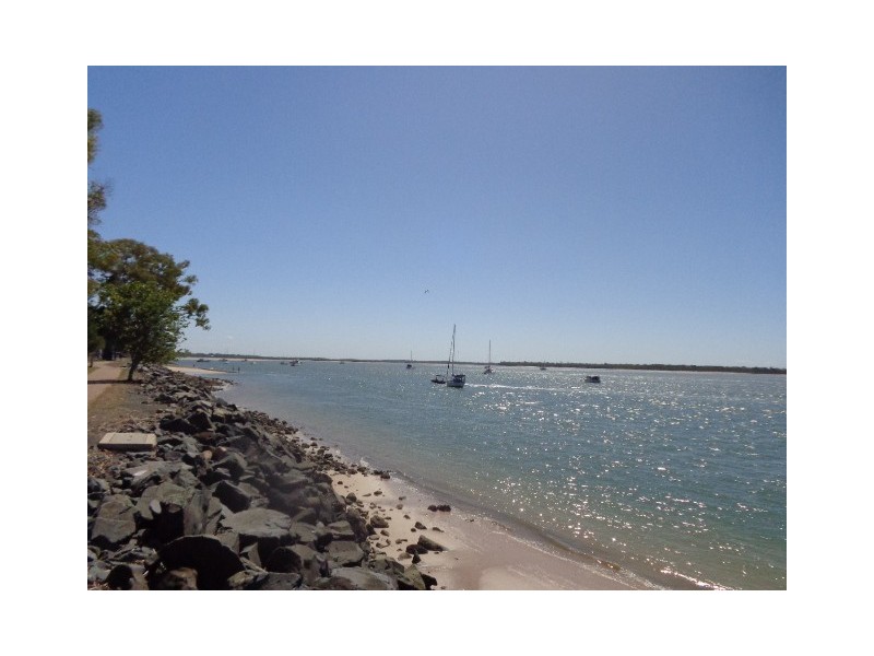 34 Burrum St, Burrum Heads QLD 4659