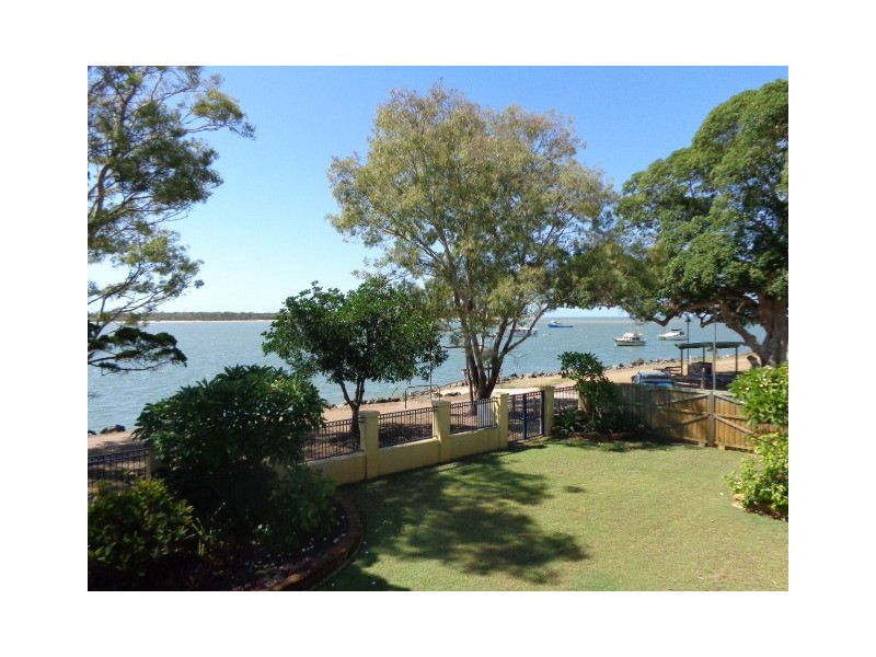 34 Burrum St, Burrum Heads QLD 4659