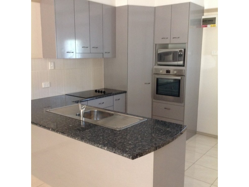 4/93 William Street, Howard QLD 4659