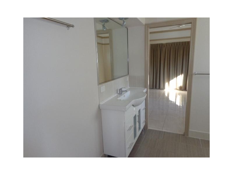 4/93 William Street, Howard QLD 4659