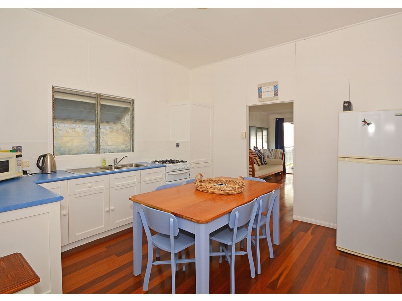 102 Burrum Street, Burrum Heads QLD 4659