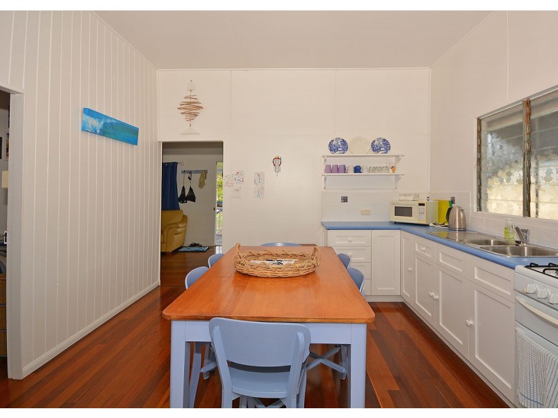 102 Burrum Street, Burrum Heads QLD 4659