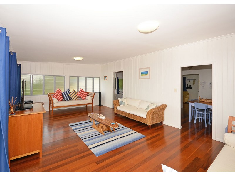 102 Burrum Street, Burrum Heads QLD 4659