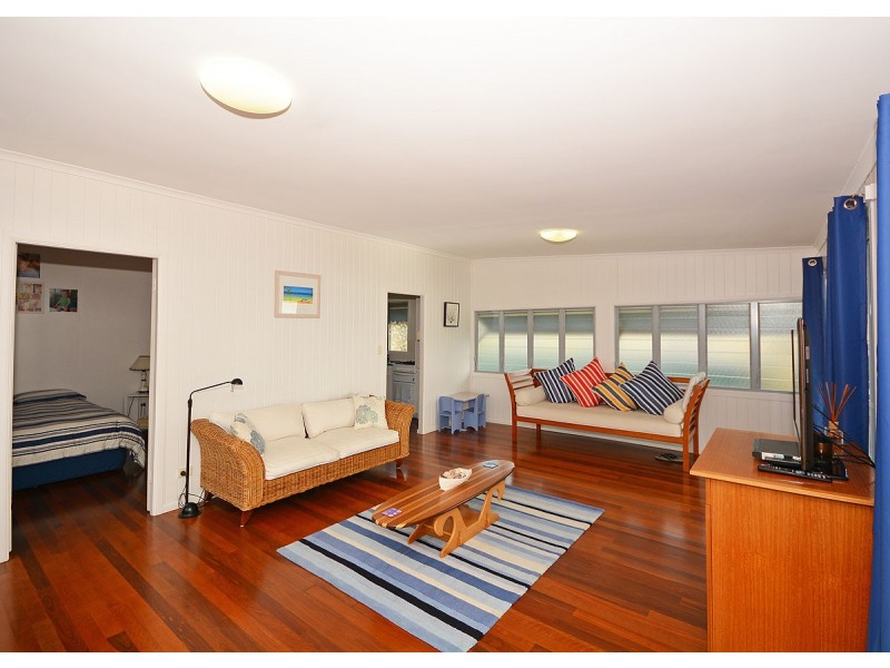 102 Burrum Street, Burrum Heads QLD 4659