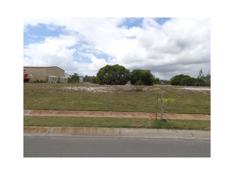90 Beach Drive, Burrum Heads QLD 4659