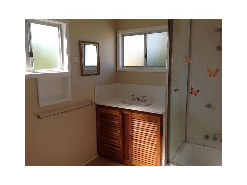 11 Charles Street, Howard QLD 4659