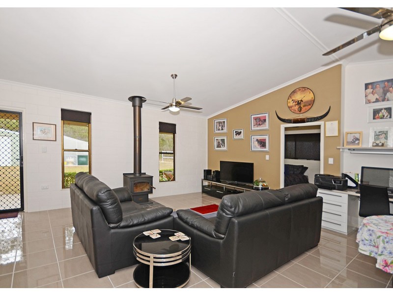 10 Coral Ave, Pacific Haven QLD 4659
