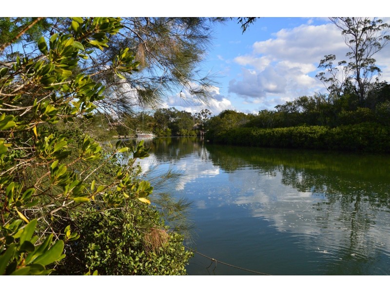 12 Jacqueline Drive, Pacific Haven QLD 4659