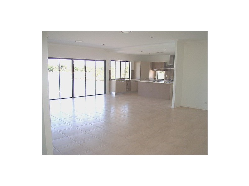 9 Ed’s, Burrum Heads QLD 4659