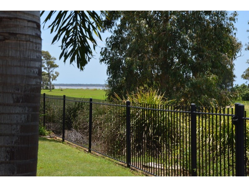 2/3 Seashells Court, Burrum Heads QLD 4659