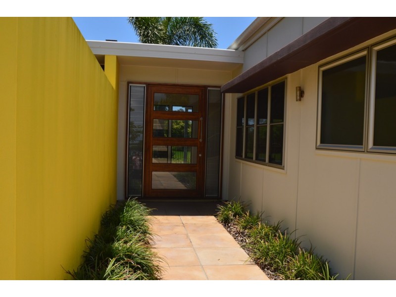 2/3 Seashells Court, Burrum Heads QLD 4659