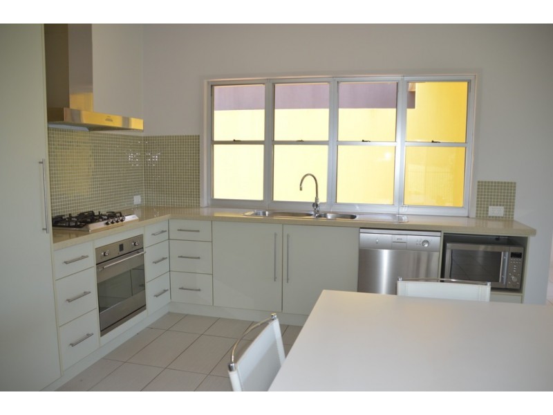2/3 Seashells Court, Burrum Heads QLD 4659