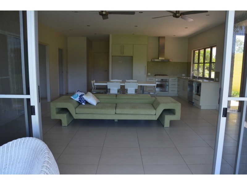 2/3 Seashells Court, Burrum Heads QLD 4659