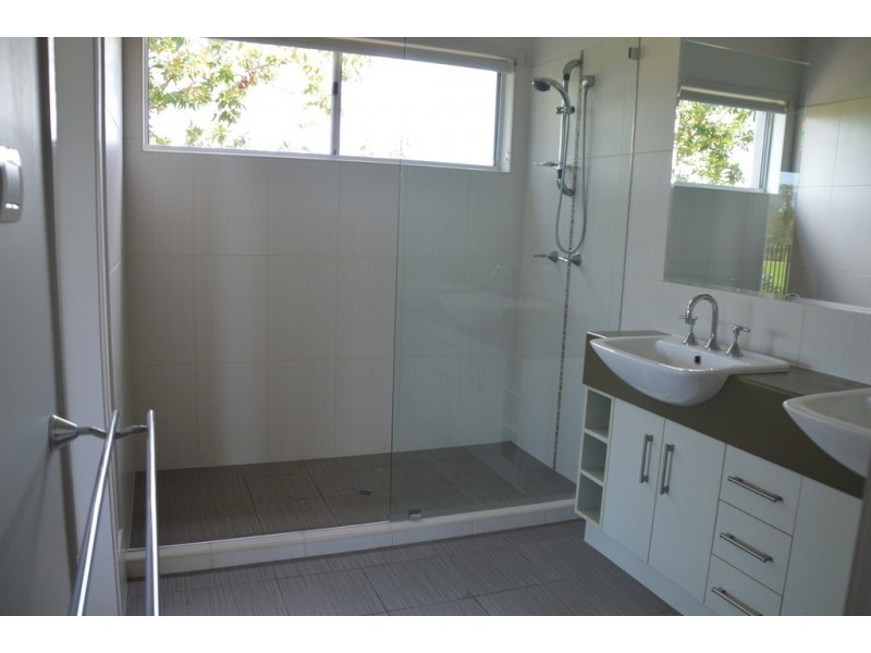 2/3 Seashells Court, Burrum Heads QLD 4659