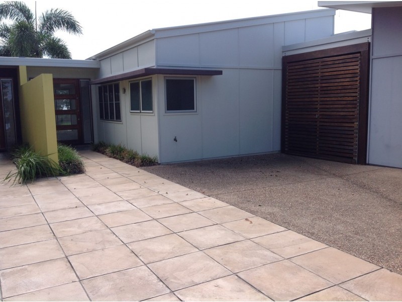 2/3 Seashells Court, Burrum Heads QLD 4659