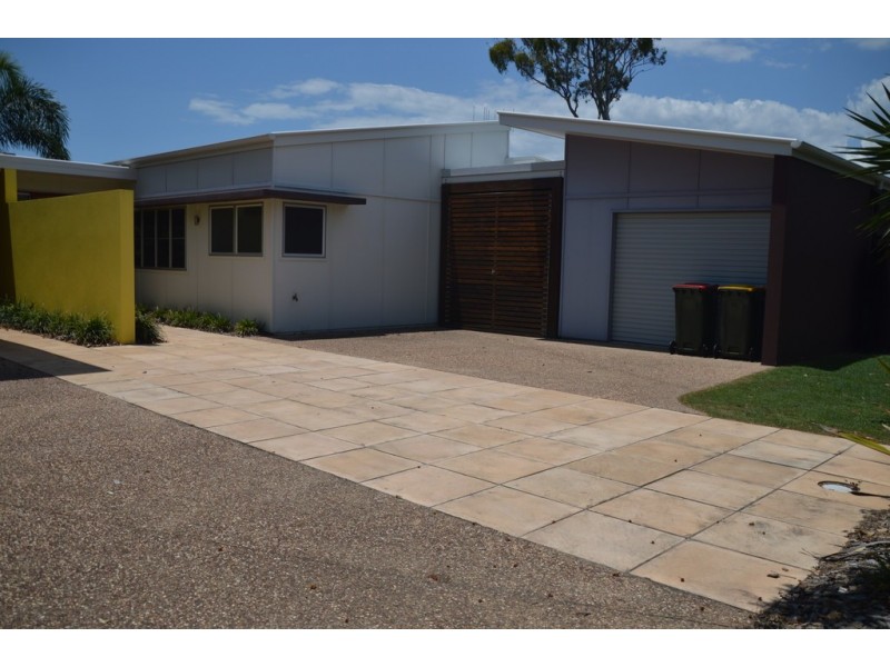 2/3 Seashells Court, Burrum Heads QLD 4659