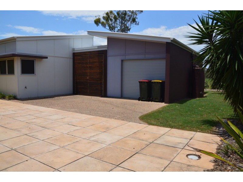 2/3 Seashells Court, Burrum Heads QLD 4659