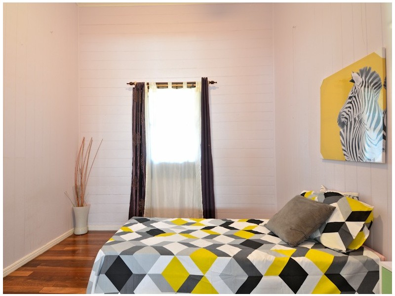 4-6 Charles St, Howard QLD 4659