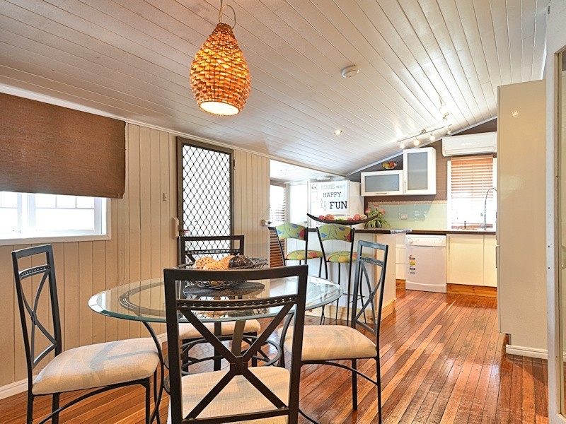 4-6 Charles St, Howard QLD 4659