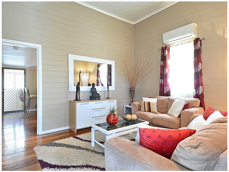 4-6 Charles St, Howard QLD 4659