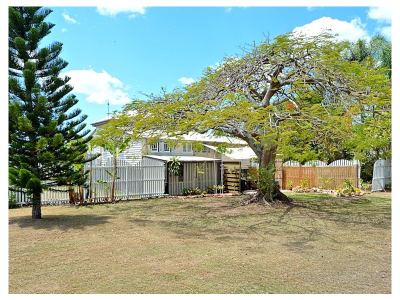 4-6 Charles St, Howard QLD 4659