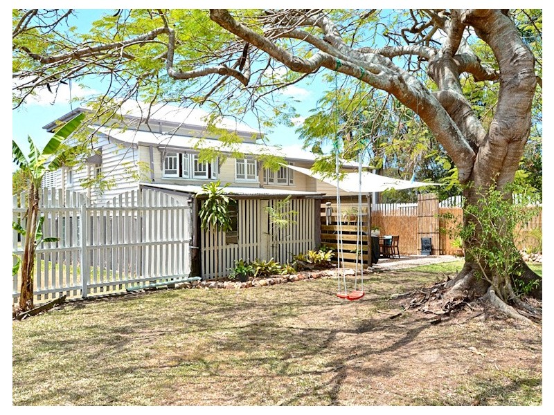 4-6 Charles St, Howard QLD 4659