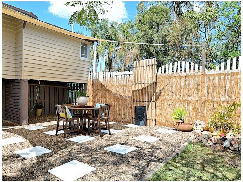 4-6 Charles St, Howard QLD 4659