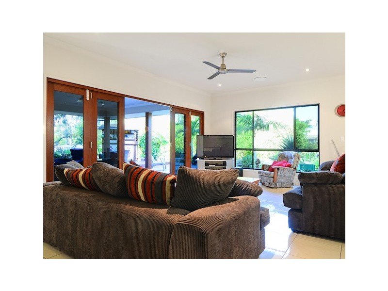 11 Brypat Close, Burrum Heads QLD 4659