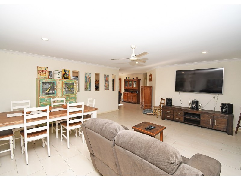 4 ELBOZ COURT, Burrum Heads QLD 4659