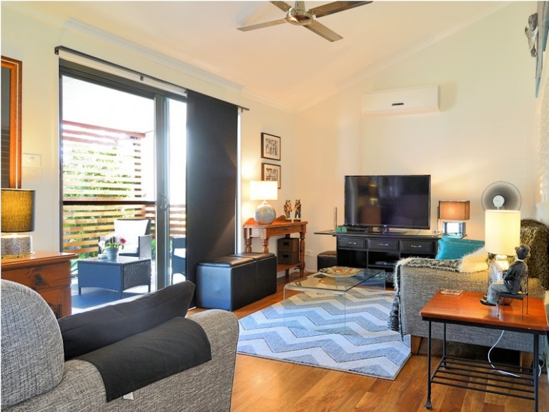 33 Beach Drive, Burrum Heads QLD 4659