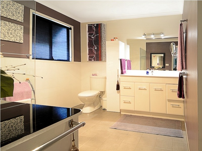 33 Beach Drive, Burrum Heads QLD 4659