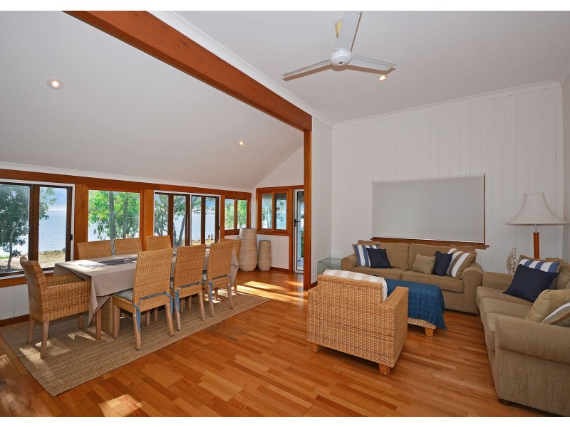 42 Esplanade, Burrum Heads QLD 4659