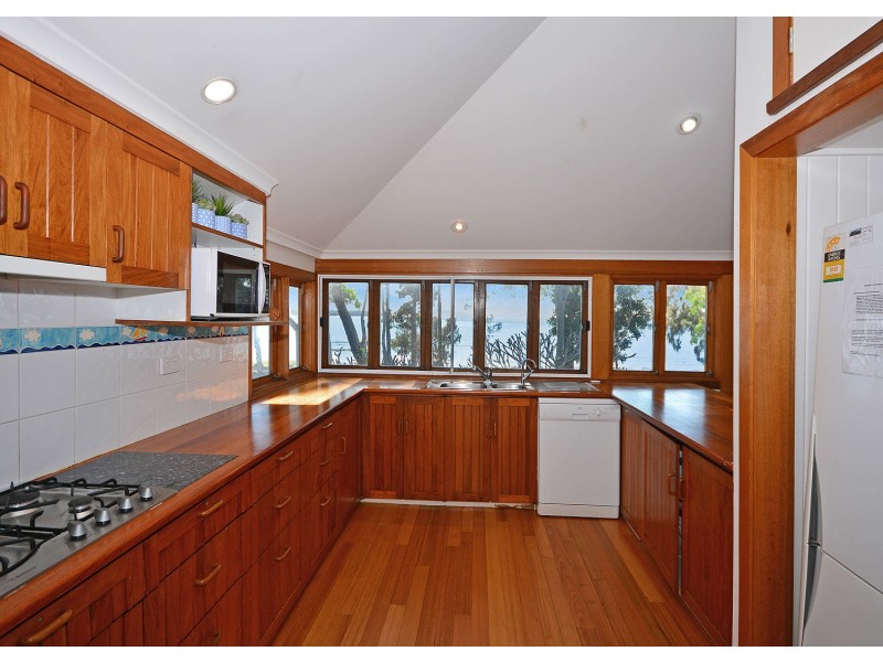 42 Esplanade, Burrum Heads QLD 4659