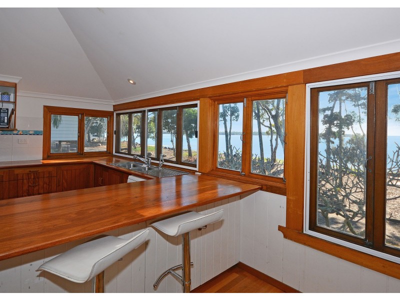 42 Esplanade, Burrum Heads QLD 4659