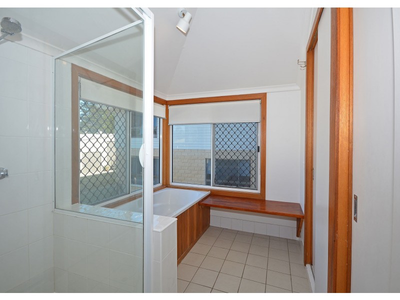 42 Esplanade, Burrum Heads QLD 4659