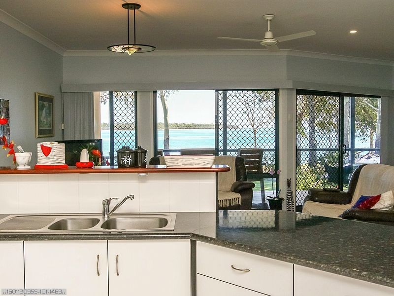 2/58 Burrum Street, Burrum Heads QLD 4659