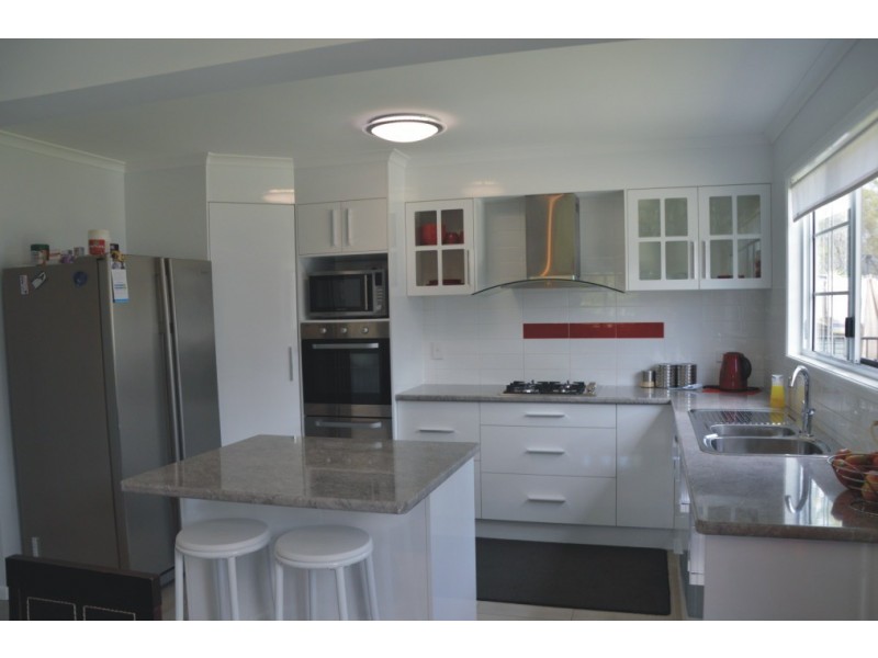 94 Hunter St, Torbanlea QLD 4662