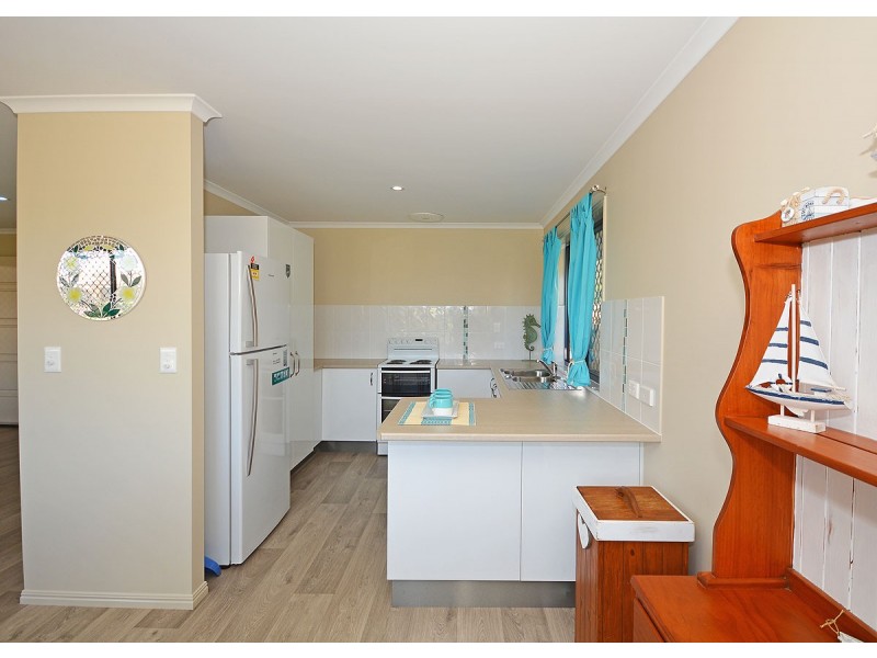 19 Lakes Boulevard, Burrum Heads QLD 4659